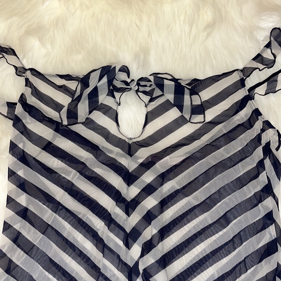 Navy Blue & White Sheer Set ⚓️ - Picture 5 of 6